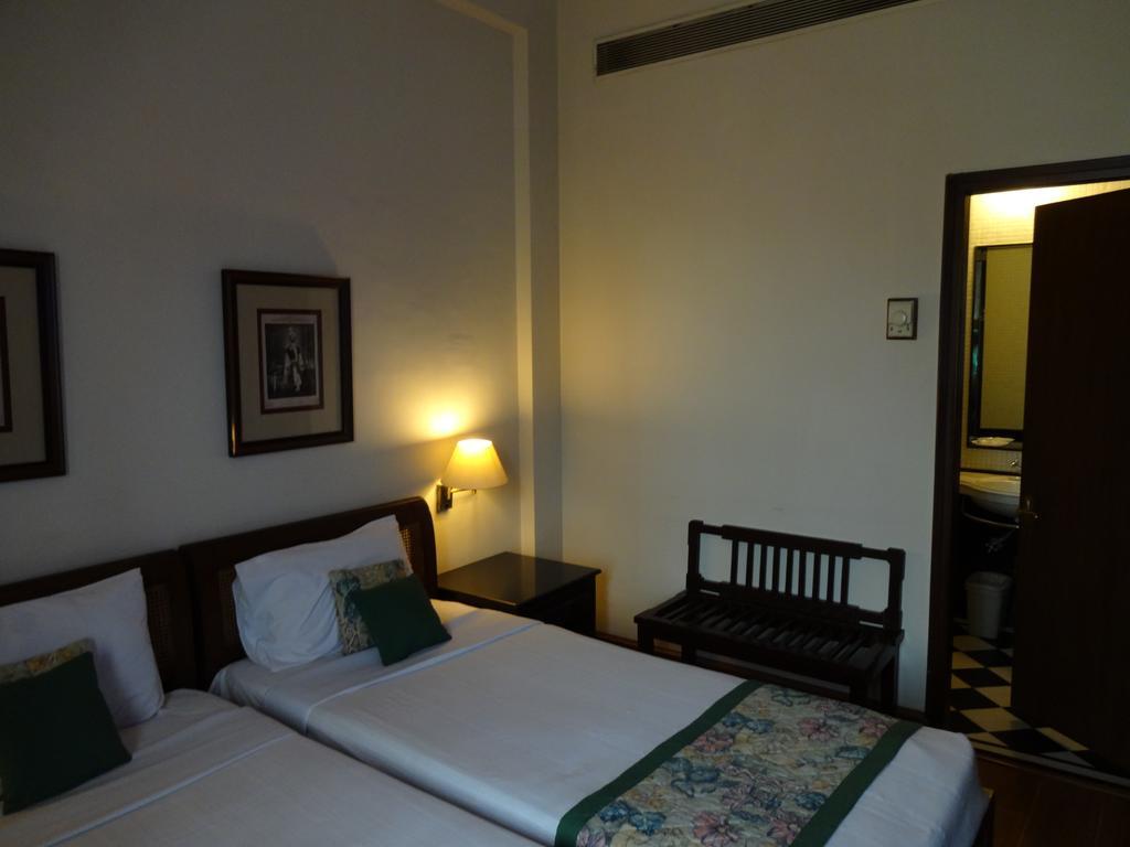 Hotel Broadway Delhi Zewnętrze zdjęcie